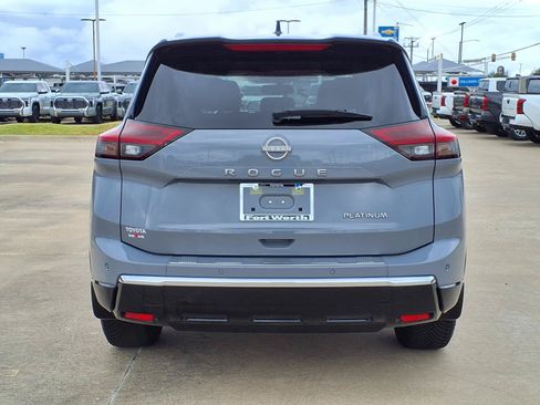 Used 2024 Nissan Rogue Platinum w/ Platinum Premium Package FWD image 8