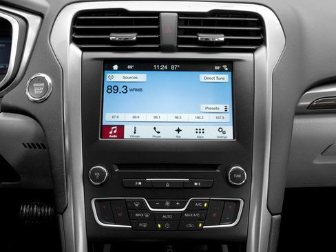 Used 2017 Ford Fusion SE FWD image 13