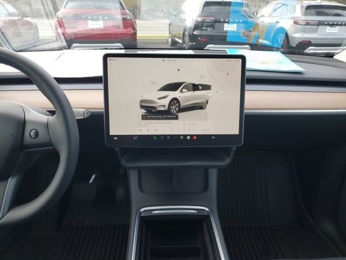 Used 2024 Tesla Model Y Long Range image 18