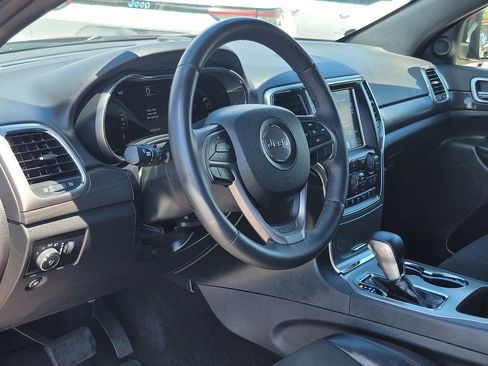 Used 2018 Jeep Grand Cherokee Altitude RWD image 12