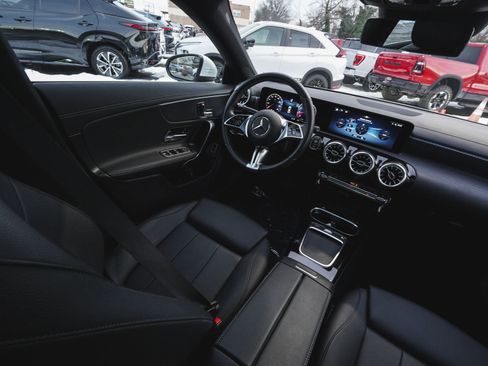 Used 2025 Mercedes-Benz CLA 250 4MATIC image 34