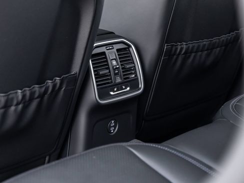 Certified 2026 Porsche Macan AWD/4WD image 38