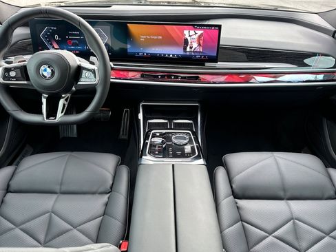 Used 2025 BMW 740i w/ Premium Package image 17