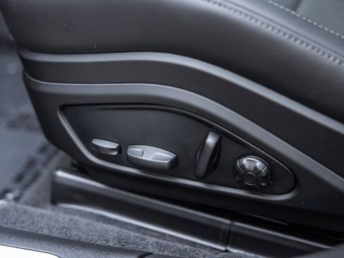 Used 2025 Porsche Panamera image 18