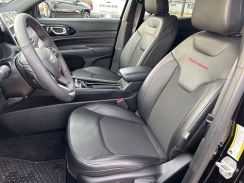 Used 2025 Jeep Compass Trailhawk image 10