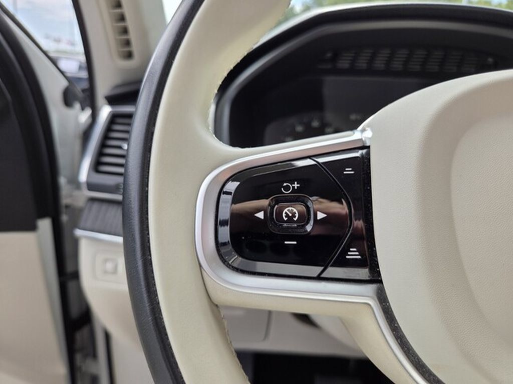 Used 2020 Volvo XC90 T6 Momentum w/ Protection Package Premier AWD/4WD image 27