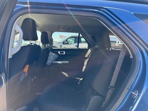 Used 2021 Ford Explorer XLT image 12