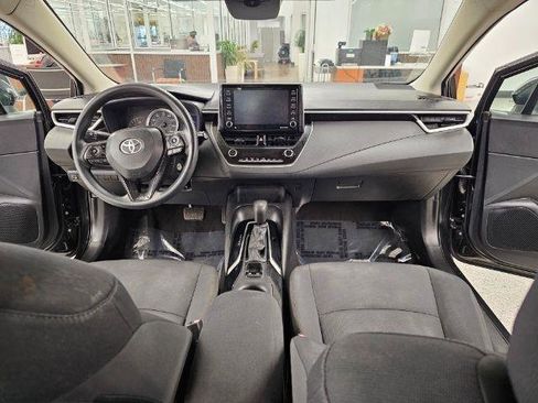 Used 2021 Toyota Corolla LE image 9
