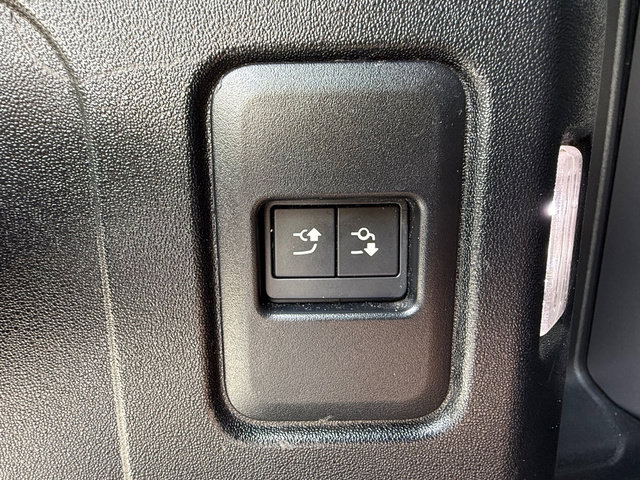 Used 2023 Land Rover Defender 110 X-Dynamic SE AWD/4WD image 17