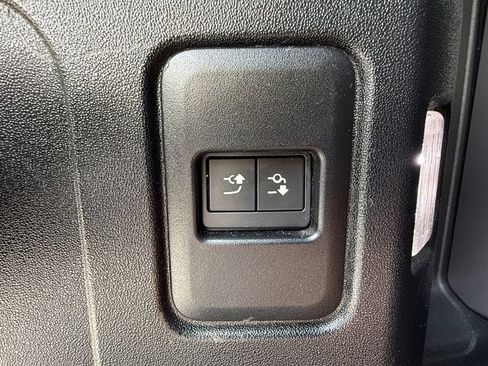 Used 2023 Land Rover Defender 110 X-Dynamic SE AWD/4WD image 17