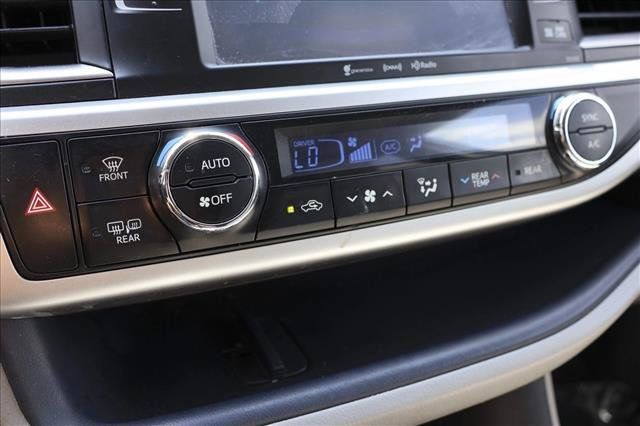Used 2019 Toyota Highlander XLE AWD/4WD image 19