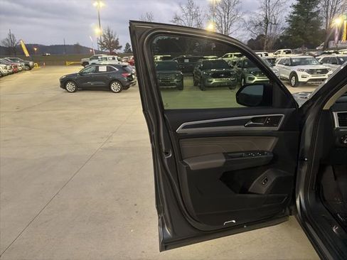 Used 2021 Volkswagen Atlas SEL Premium image 22