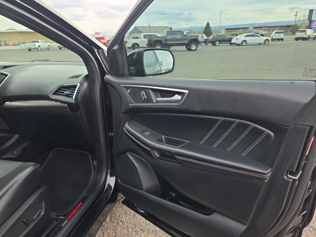 Used 2022 Ford Edge ST w/ Equipment Group 401A AWD/4WD image 32