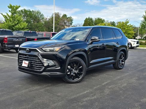 Used 2025 Toyota Grand Highlander AWD image 2