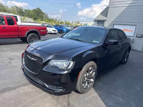 Used 2016 Chrysler 300 S image 3