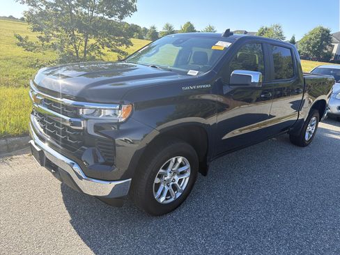Used 2023 Chevrolet Silverado 1500 LT AWD/4WD image 5