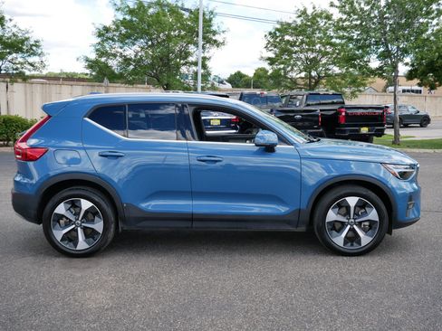 Used 2025 Volvo XC40 B5 Plus AWD/4WD image 8