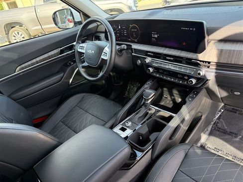 Used 2025 Kia Telluride SX w/ SX Captain's Chair Package FWD image 28