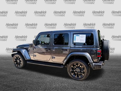 Used 2025 Jeep Wrangler Unlimited Sahara AWD/4WD image 7