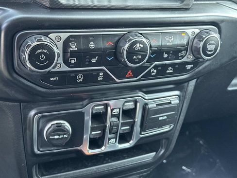 Used 2022 Jeep Wrangler Unlimited Sahara w/ Cold Weather Group AWD/4WD image 22