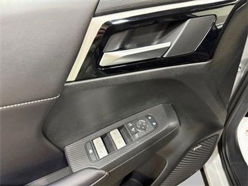 New 2025 Mitsubishi Outlander SE image 14