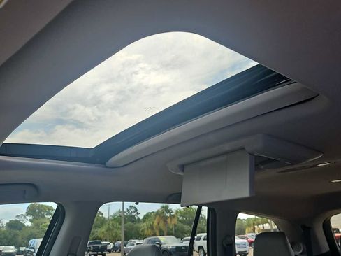 Certified 2018 Honda Pilot Touring image 16