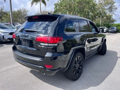 Used 2019 Jeep Grand Cherokee Altitude image 4