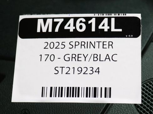 Used 2025 Mercedes-Benz Sprinter 2500 image 24