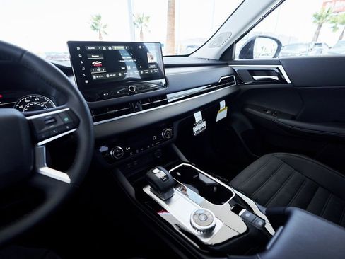 Used 2025 Mitsubishi Outlander SE image 40