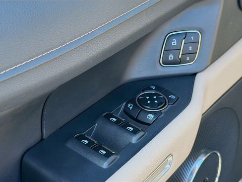 Used 2024 Ford Expedition Limited image 25