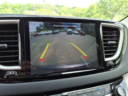Used 2023 Chrysler Pacifica Touring-L FWD image 20