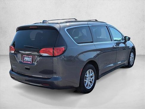 Used 2017 Chrysler Pacifica LX FWD image 5