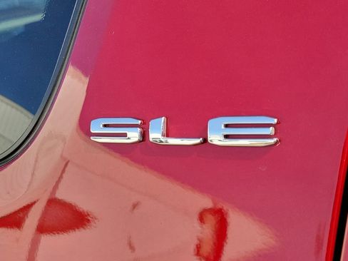 Used 2023 GMC Acadia SLE w/ Driver Convenience Package image 6