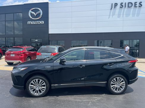 Used 2021 Toyota Venza XLE w/ Softex Package AWD/4WD image 2