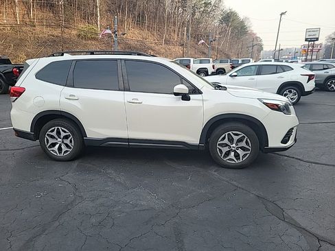 Used 2023 Subaru Forester Premium image 5