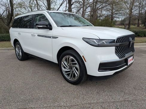 New 2026 Lincoln Navigator Reserve AWD/4WD image 5