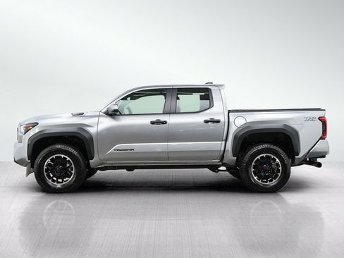 Used 2026 Toyota Tacoma TRD Off-Road AWD/4WD image 2