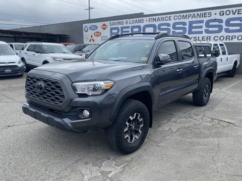 Used 2022 Toyota Tacoma TRD Off-Road AWD/4WD image 2