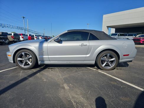 Used 2005 Ford Mustang GT RWD image 6