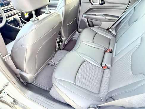 New 2026 Jeep Compass Latitude image 13