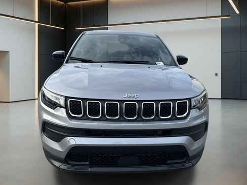 Used 2024 Jeep Compass Sport AWD/4WD image 9
