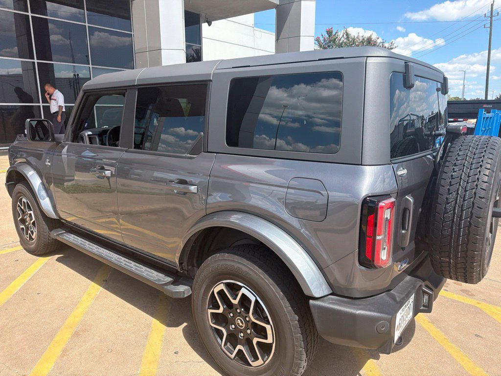 Used 2024 Ford Bronco Outer Banks AWD/4WD image 2
