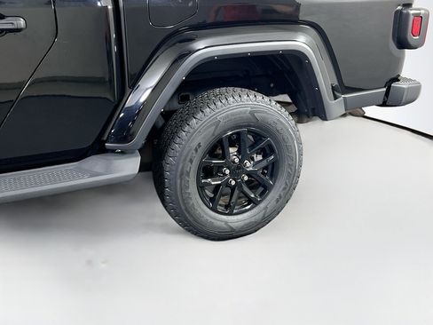 Used 2023 Jeep Gladiator Sport AWD/4WD image 29