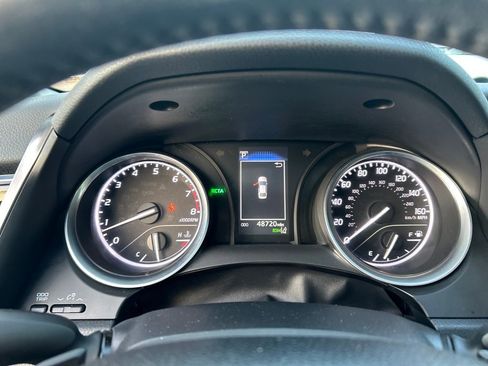 Used 2018 Toyota Camry L image 19