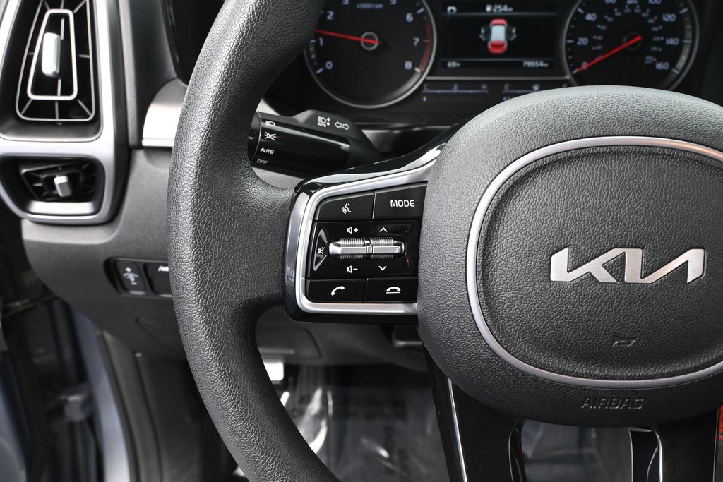 Used 2023 Kia Sorento LX AWD/4WD image 21