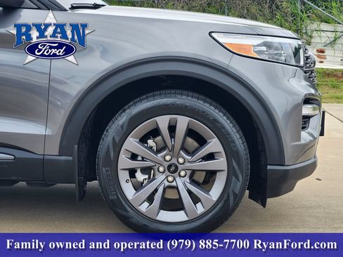 Certified 2022 Ford Explorer XLT w/ Equipment Group 202A RWD image 5