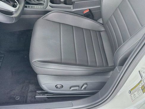 Used 2024 Volkswagen Jetta SE FWD image 17