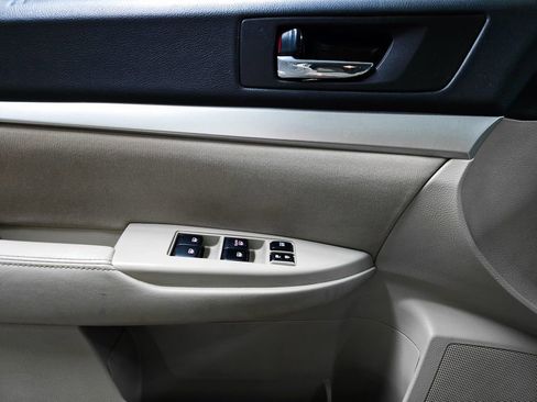 Used 2013 Subaru Outback 2.5i Premium image 16