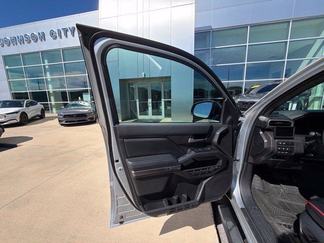Used 2025 Toyota Tacoma TRD Off-Road w/ TRD Off Road Upgrade Package AWD/4WD image 20