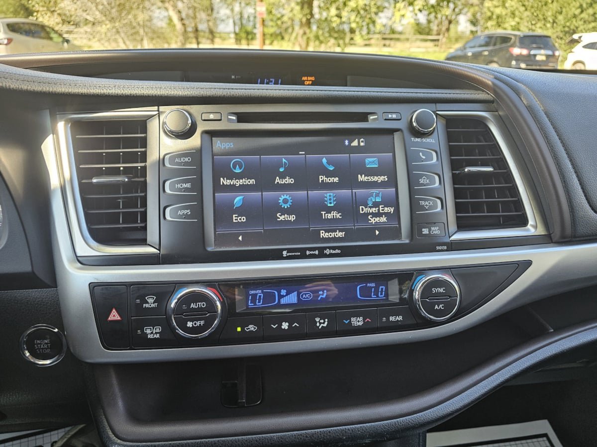 Used 2016 Toyota Highlander XLE AWD/4WD image 17